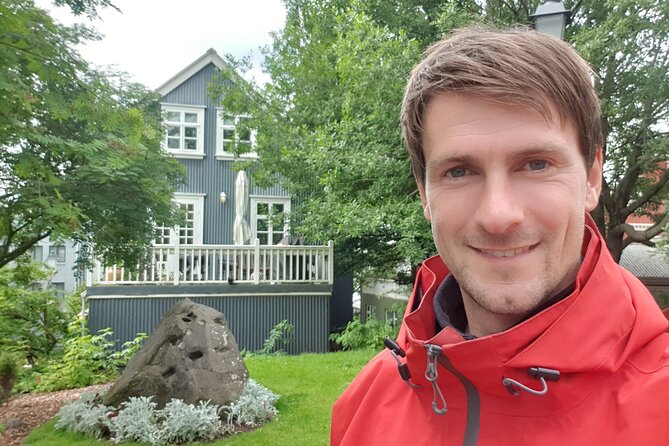 2-Hour Reykjavik Private Walking Tour - Lake Tjörnin and the statue moments by City Hall