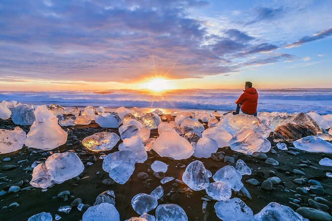3-Day Northern Lights Hunt & Glacier Lagoon Tour - Day 1: Thingvellir, Geysir, Friðheimar, Gullfoss, then Vík for northern lights