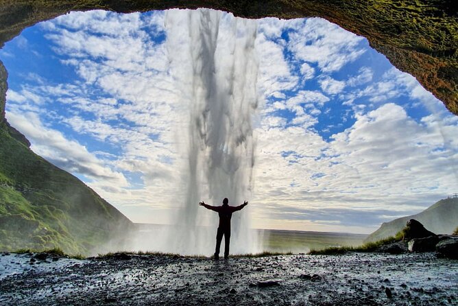 3 Day Tour Jokulsarlon - Golden Circle - South Coast - Glacier Hike - Boat Tour - Day 2 Seljalandsfoss to Solheimajokull: waterfalls and real glacier walking