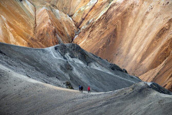 4 Days Laugavegur Trekking Tour - Landmannalaugar start: lava fields, rhyolite color zones, and hot springs