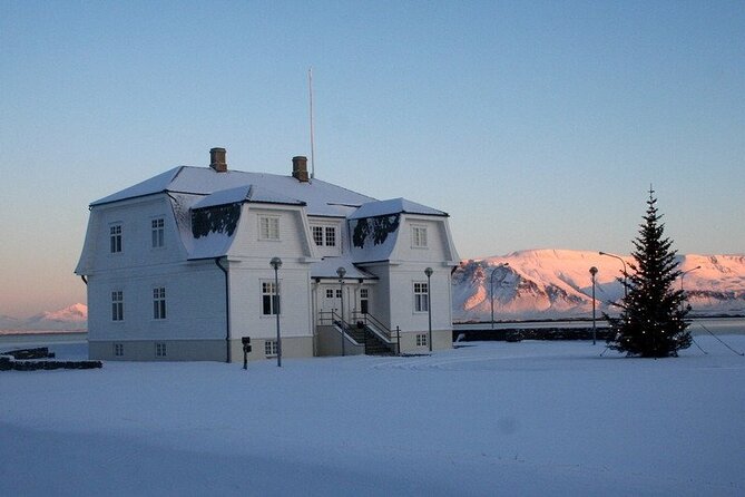 5-Days Land of Northern Lights Tour from Reykjavík - Þingvellir and the Golden Circle: Geysir, Gullfoss, and the meaning behind the rift
