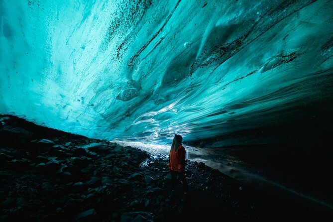 8-Day Small Group Tour Around Iceland from Reykjavik - Day 3: Diamond Beach, Jökulsárlón, and the Vatnajökull crystal ice cave