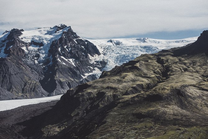 Airplane flight over glacier lagoons and Iceland's highest peak - Key things that make this flight special