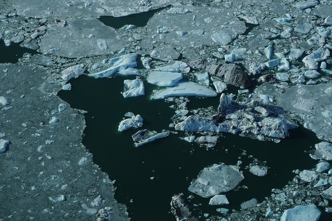 Airplane flight over glacier lagoons and Iceland's highest peak - Jökulsárlón glacier lagoon and the floating iceberg spectacle