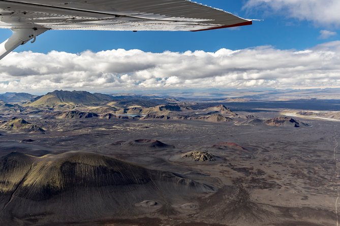 Airplane Sightseeing flight over Laki craters and highland - Weather and wind: how route changes can work in your favor