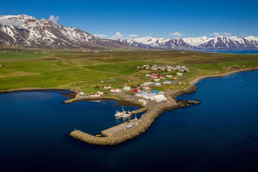 Akureyri: Arctic Coastline & Siglufjörður - The Black Sand Beach Stop and Walking Tips in Arctic Conditions