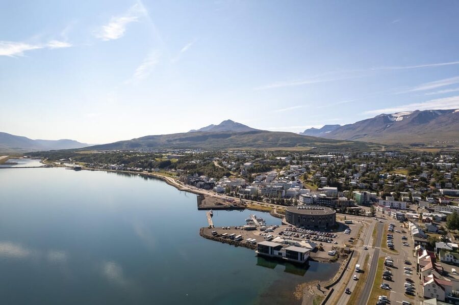 Akureyri: City Walk with Local Food - Starting Points: Tourist Info Meets Cruise-Port Convenience