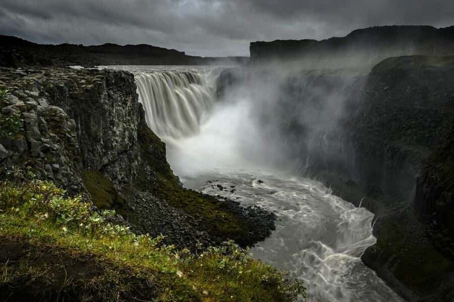 Akureyri: Dettifoss and Goðafoss Waterfalls Tour - Dettifoss: where scale hits you in the chest