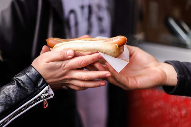 Akureyri Food Walk With 5 Tastings and a Local Guide - Where you meet and how the tour starts