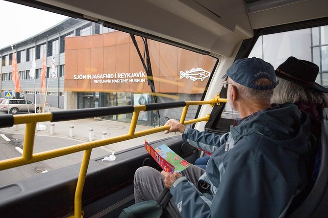 City Sightseeing Reykjavik Hop-On Hop-Off Bus Tour: 24 or 48-Hour - The stop-button and signage reality check
