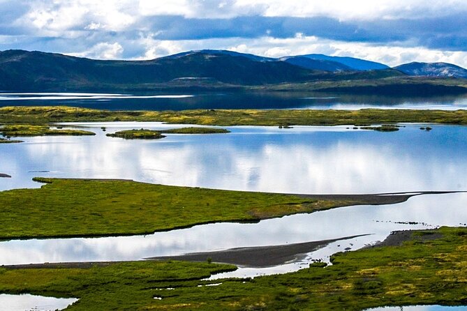 Classic Golden Circle & Kerið Small-Group Tour from Reykjavík - Kerið Crater Lake: Easy Access With Included Entry