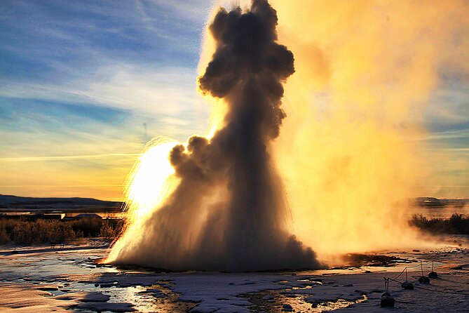 Day Trip to the Golden Circle and Blue Lagoon from Reykjavik - Kerið crater, Hveragerði, and the rhythm between big icons