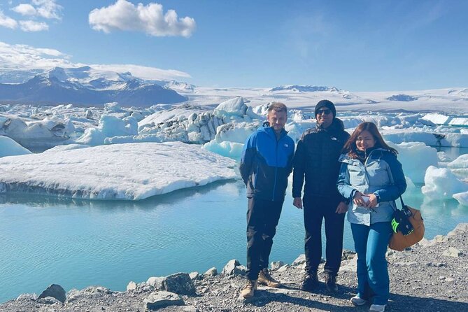 Diamond Beach & Jökulsárlón Floating Glacier Guided Day Tour - Vatnajökull National Park Observation Deck for Glacier Scale