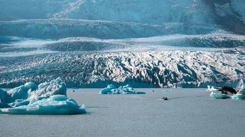 Fjallsárlón: Secluded Glacier Hike and Iceberg Boat Tour - Fjallsárlón’s private-feeling vibe at a real glacier base