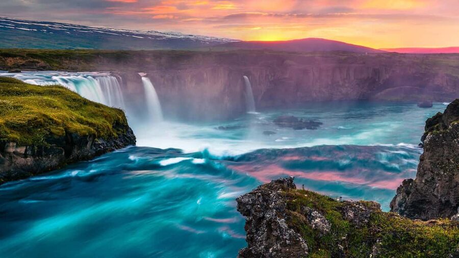 From Akureyri: Mývatn Lake & Goðafoss Waterfall Tour - Skútustaðir pseudo-craters, and why they look so unreal