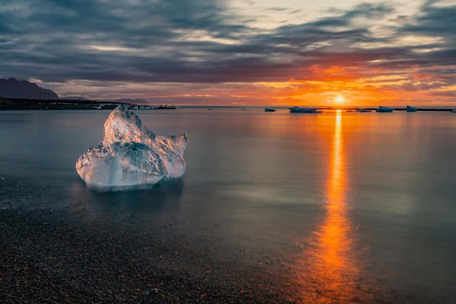 From Djúpivogur: Glacier Lagoon, Diamond Beach & Stokksnes - Vestrahorn and Stokksnes: black sand meets big mountains