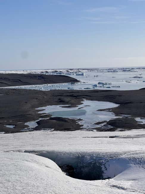 From Jökulsárlón: Vatnajökull Easy Level Glacier Hike - Season and lighting: why your ice-cave photos depend on timing