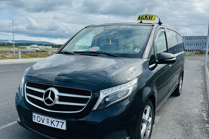 From Keflavik Airport to Reykjavik Hotels (or reverse) - Private - Flight Tracking and Fixed Pricing for Late or Early Arrivals