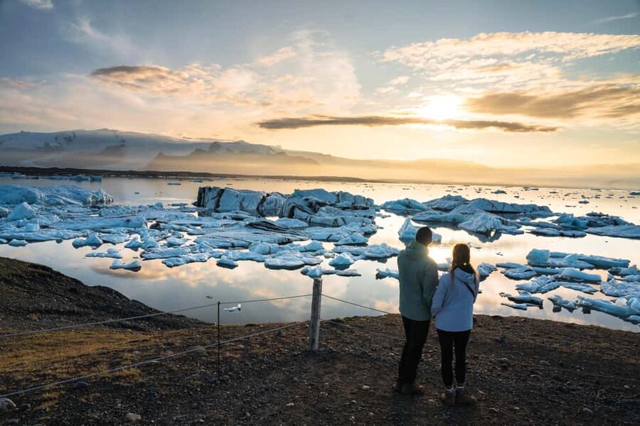 From Reykjavík: 2-Day South Coast Adventure - Vík Lunch Break and the Comfort of a Real Place