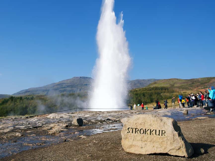 From Reykjavik: 3-Day Northern Lights Hunt & Glacier Lagoon - Why Vatnajökull National Park feels special in winter roads