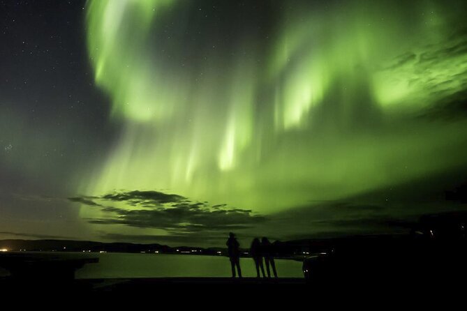 From Reykjavik 4x4 Minibus Northern Lights with Photo and Cocoa - Warmth and cocoa: the comfort that keeps you watching