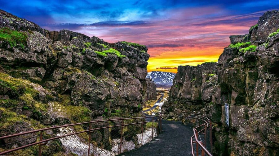 From Reykjavík: 5-Day Northern Lights Hunt & Glacier Lagoon - Day 1 in Reykjavík: Settle In, Then Prepare for the Real Iceland