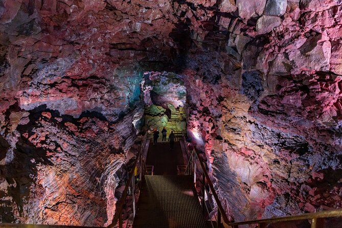From Reykjavík: Evening Lava Tunnel Tour and Northern Lights Tour - Pick-Up, Timing, and the Reality of Reykjavik at 7:30 pm