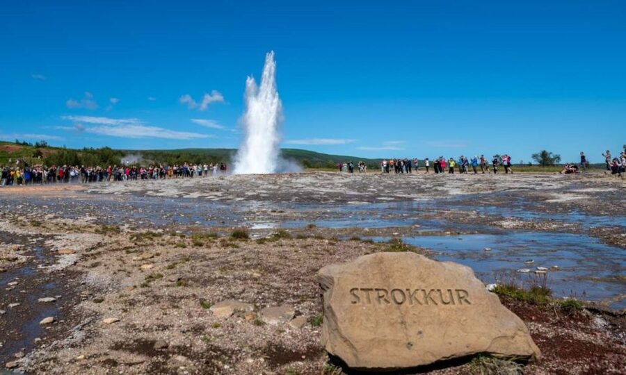 From Reykjavík: Full-day Golden Circle & Horse Riding Tour - Thingvellir National Park: walking where continents split