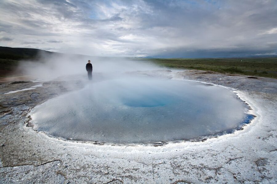 From Reykjavik: Golden Circle and Northern Lights Combo - Guides and bus setup: how the experience stays engaging
