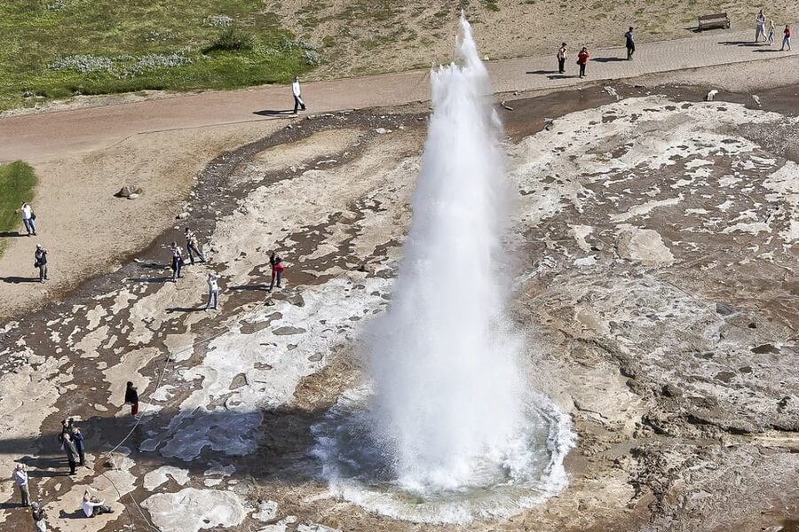 From Reykjavik: Golden Circle Full Day Tour - The Ride Between Stops: Comfort, Wi-Fi, and Real Time Management