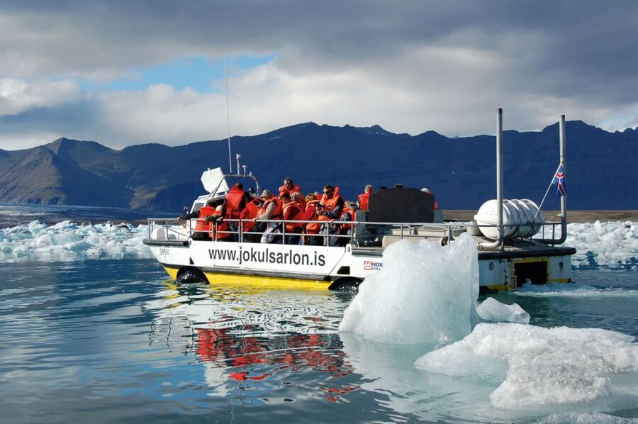 From Reykjavik: Jökulsárlón Glacier Lagoon and Diamond Beach - Lunch in Hvolsvöllur and the Vik dinner stop: fuel strategy for a cold, long day