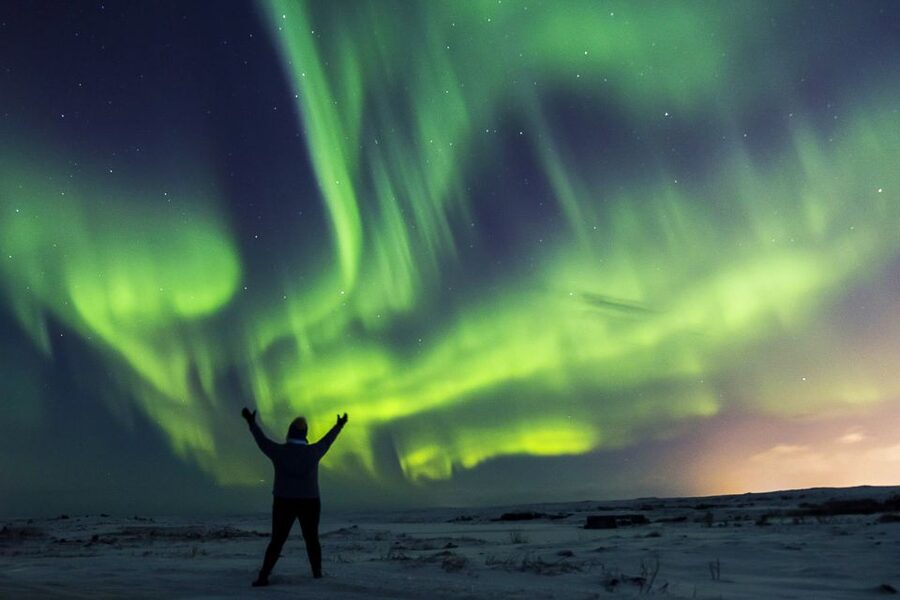 From Reykjavik: Northern Lights Bus Tour with Hot Cocoa - The driving plan: how the tour finds darker skies