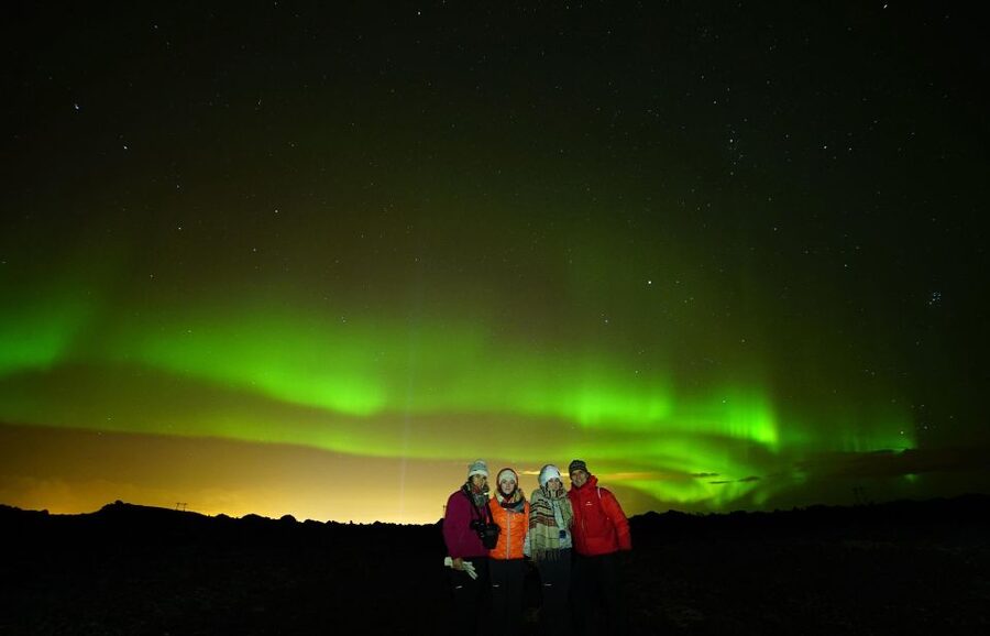 From Reykjavík: Northern Lights Super Jeep Tour - Why a super jeep Northern Lights hunt beats the bus approach