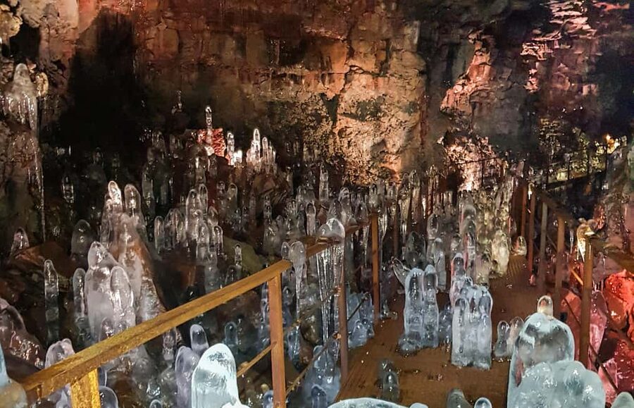 From Reykjavik: Raufarhólshellir Lava Tunnel Tour - Winter icicles vs. summer chill: how the cave changes the mood