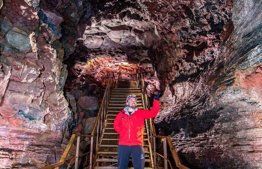 From Reykjavik: Raufarhólshellir Lava Tunnel Tour - Guides make or break it, and here the guide role is huge