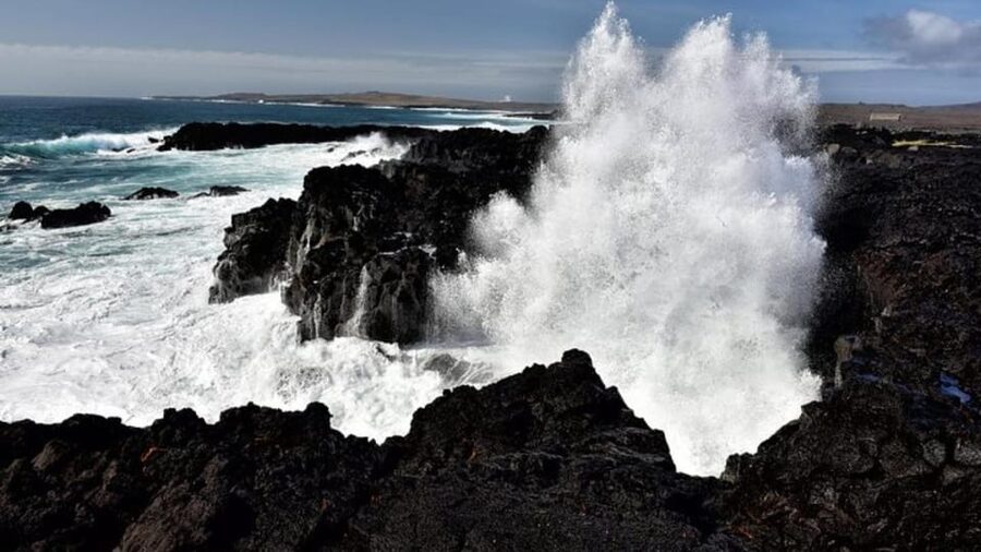 From Reykjavik: Reykjanes Geopark Tour & Airport Transfer - Grindavik lava fields and the abandoned city feel
