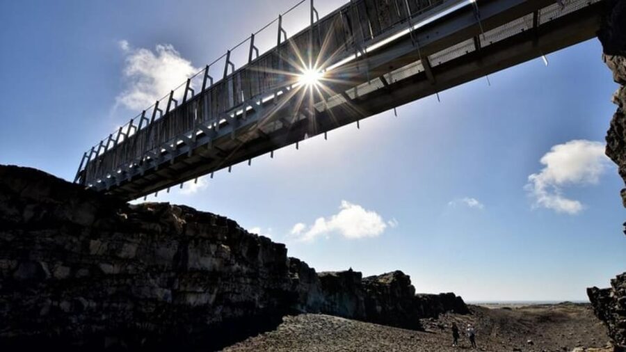 From Reykjavik: Reykjanes Geopark Tour & Airport Transfer - How small-group touring feels in real life