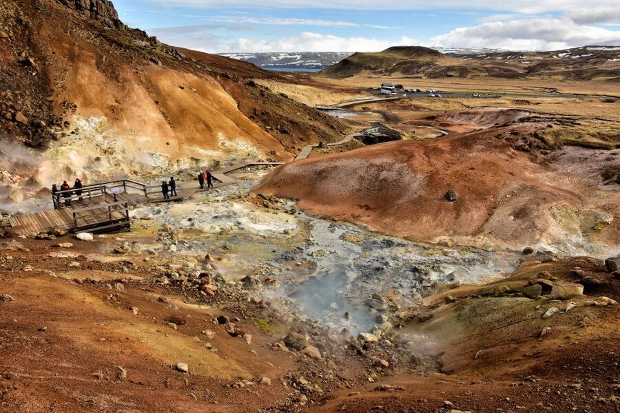 From Reykjavik: Reykjanes Geopark Tour & Airport Transfer - The fissure-zone start at Kleifarvatn Lake