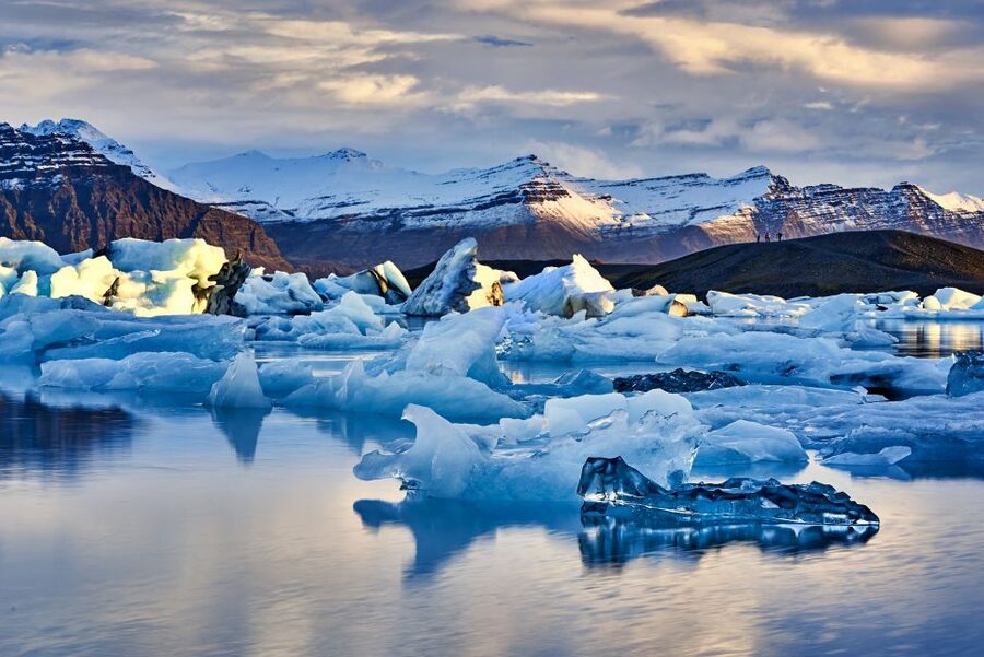 From Reykjavík: Summer 3-Day South Coast/Golden Circle Tour - Day 3: Jökulsárlón, Diamond Beach, and the black sand plus desert combo