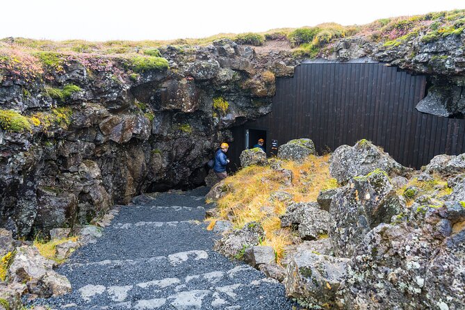 From Reykjavík: The Lava Tunnel tour with Round-trip Transfer - Inside Raufarholshellir: Paths, Crawls, and When Darkness Takes Over