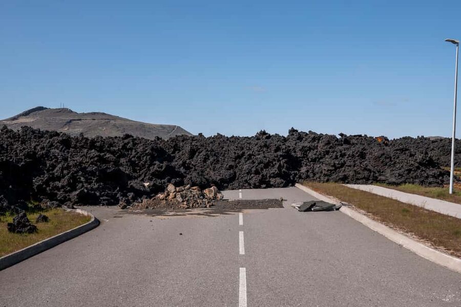 From Reykjavik: Volcanic Peninsula & Grindavik Minibus Tour - Grindavík after the late 2023 eruptions: quiet streets with visible scars