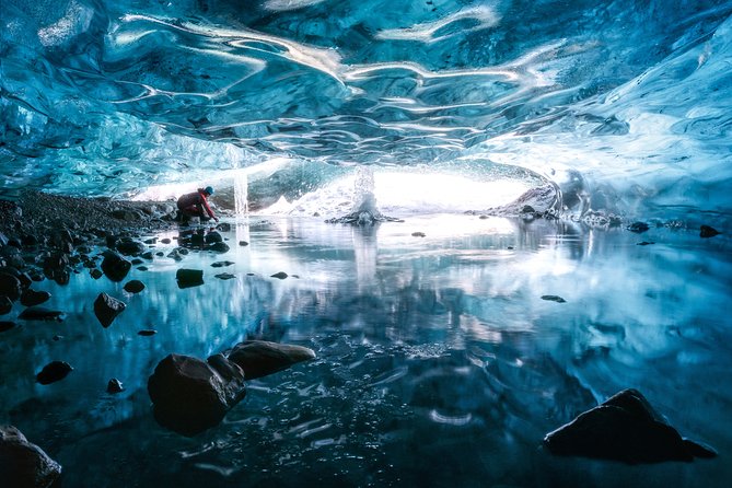 Glacier and Ice Cave Private Photoshoot - 15 Shot Photo Package - What You Need to Bring: Layering for Iceland’s Mood Swings