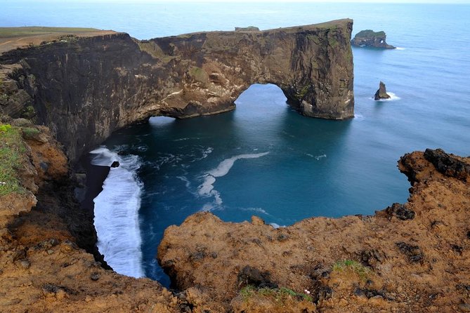 Glacier Lagoon, Diamond Beach, Black Sand Beaches and Waterfalls - Diamond Beach (Fellsfjara): the best contrast in 15 minutes