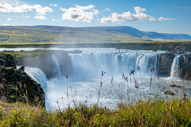 Goðafoss Waterfall from Akureyri Port - The ride out of Akureyri: comfort, WiFi, and a guide with context