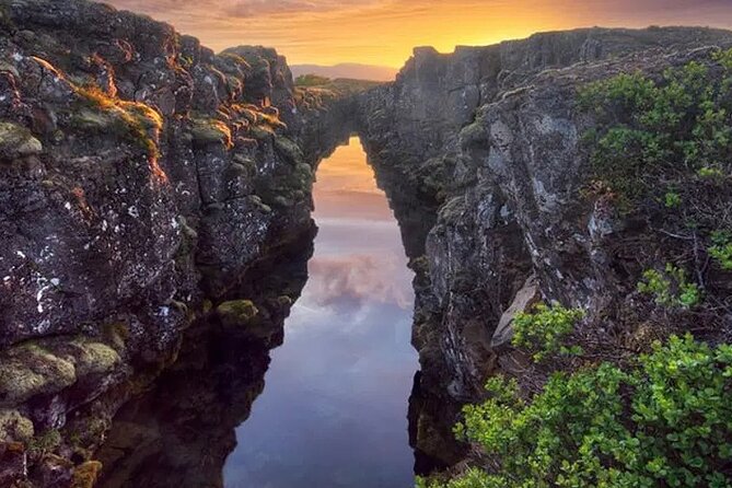 Golden Circle and Blue Lagoon with Admission Ticket - Blue Lagoon With Comfort Admission: Towel, Free Drink, and Real Soak Time