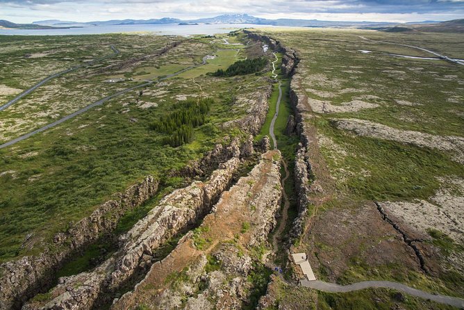 Golden Circle Classic in Small group - Also for cruises - Geysir Area, Strokkur Eruptions and a Lunch Window