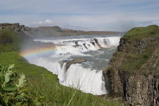 Golden Circle & Secret Lagoon & Friðheimar (lunch included) - PRIVATE TOUR - Pickup and timing: why small-group private works