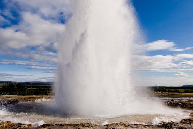 Golden Circle & South Coast Tour - Skógafoss to Seljalandsfoss: two waterfall styles, two different walking experiences