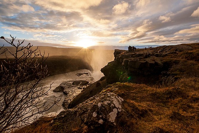 Golden Circle, Volcano Crater and Blue Lagoon Small-Group Tour - Strokkur geyser stop: every 7 to 10 minutes you get the payoff
