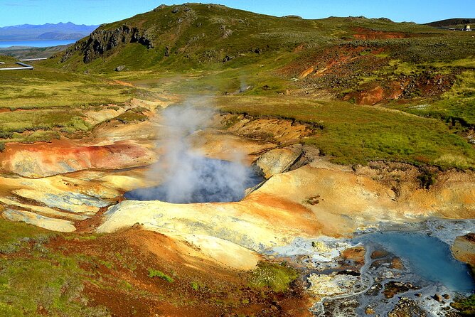 Helicopter tour from Reykjavik: Hengill Area with at site landing - The flight route: Hellisheiði Plateau to Reykjavik’s edge